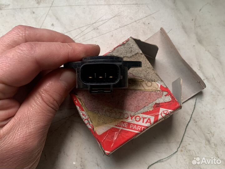 Датчик положения дроссельной заслонкой Toyota