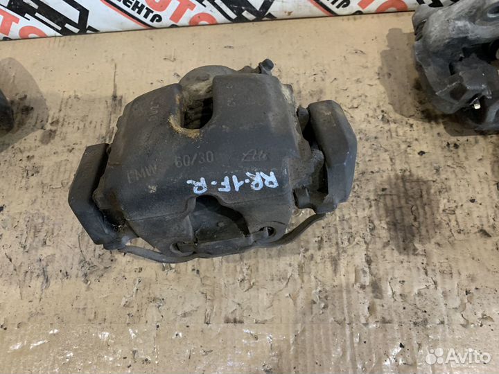 Суппорт передний правый Range Rover Vogue 2005