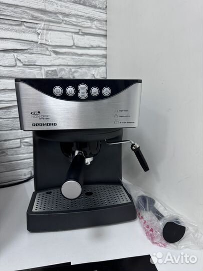 Кофеварка рожковая Redmond