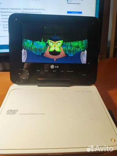 Портативный DVD плеер LG DT724A