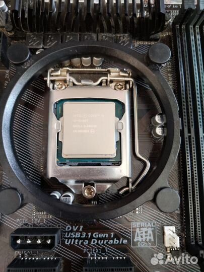 Материнская плата с процессором и памятью