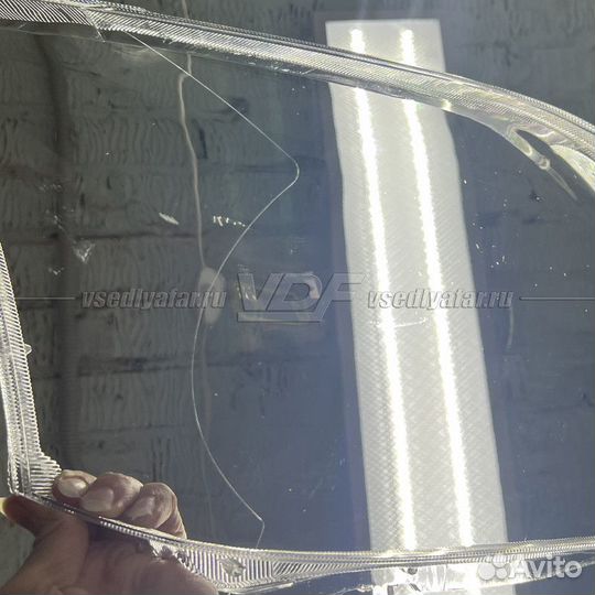 Уцененное стекло для фары Toyota Avensis T25 (2006