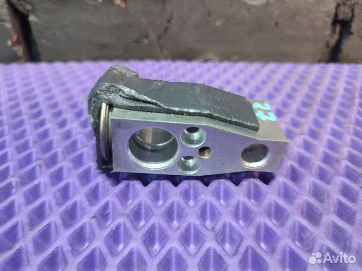 Клапан кондиционера Toyota Camry AVV50-1002911