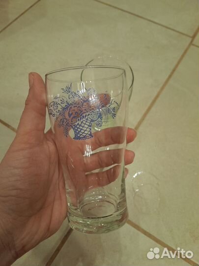 Стеклянные стаканы с синим рисунком