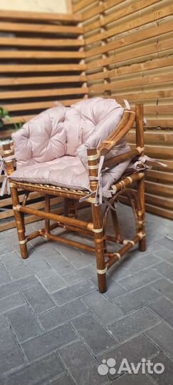 Плетёные стулья