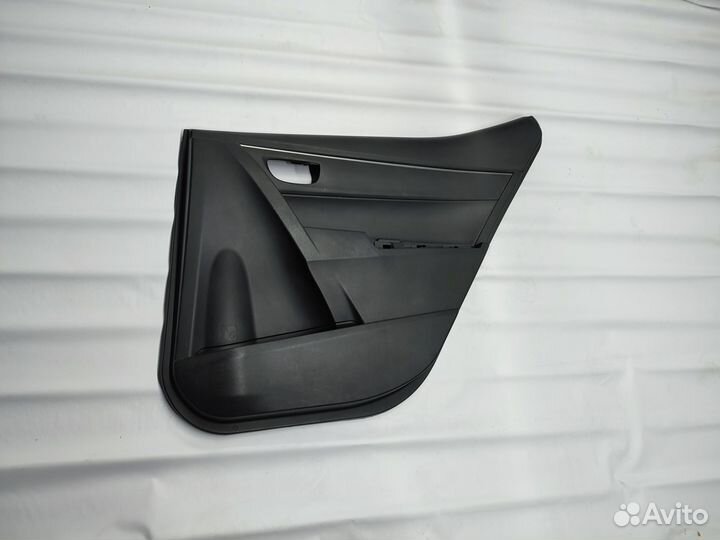 Обшивка двери задняя правая Toyota Corolla 180