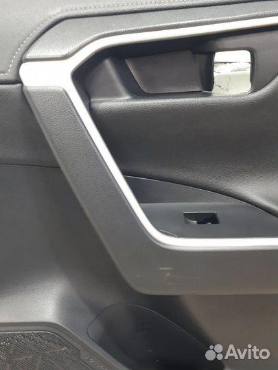 Обшивка боковой двери задняя правая Toyota Rav4