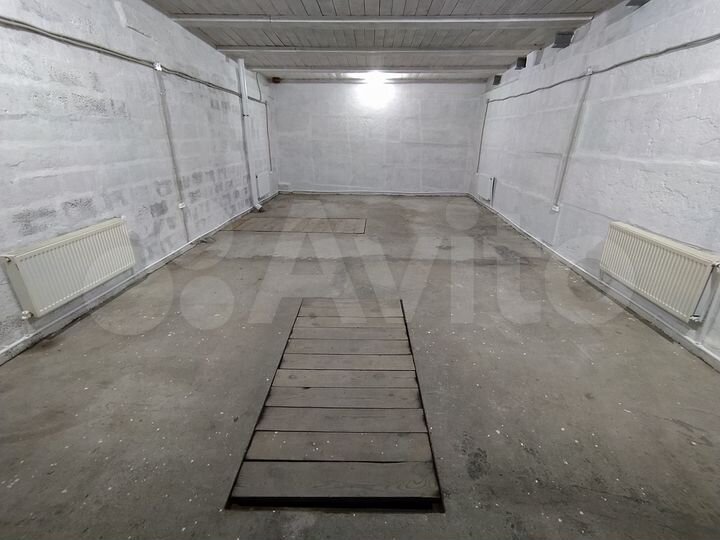 Гараж, > 30 м²