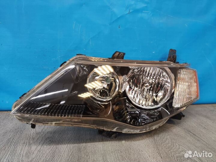 Фара левая Mitsubishi Outlander 2007-2009