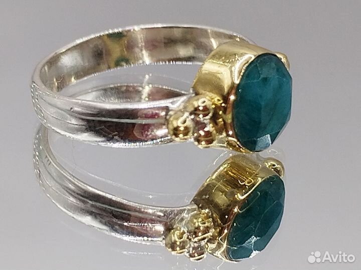 Кольцо с изумрудом
