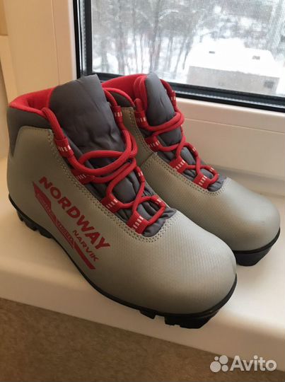 Лыжные ботинки