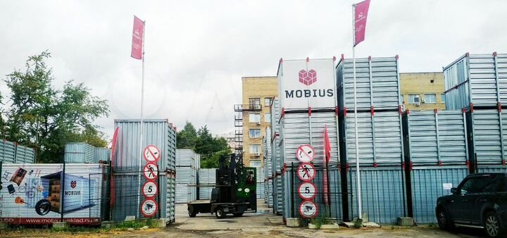 Кладовка для хранения вещей с балкона