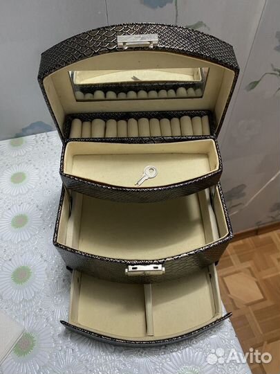 Шкатулка для украшений