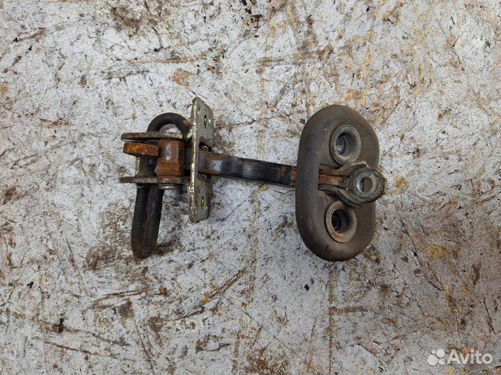 Ограничитель двери передний левый Fiat Linea седан