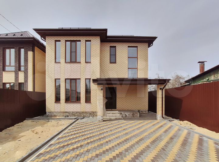 Коттедж 216 м² на участке 4 сот.