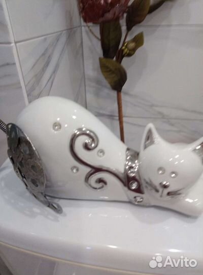 Сувенир кот со стразами