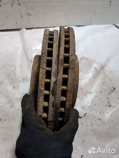 Диск тормозной передний Toyota Camry 2005 V30 2.4