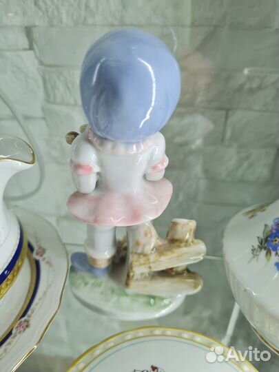 Фарфоровые статуэтки Девочка с арфой