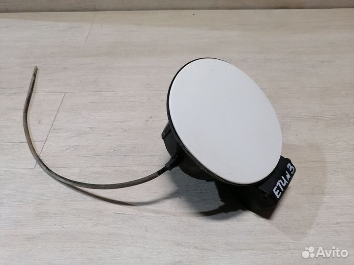 Лючок бензобака белый Skoda Yeti Шкода Йети