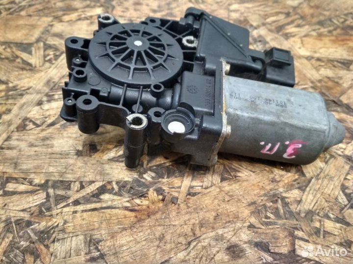 Мотор стеклоподъемника задний правый Audi A6 C5