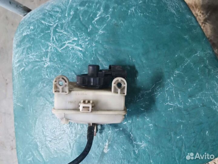 Бачок тормозной жидкости на форд фокус 1