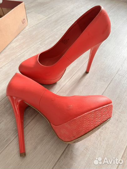 Туфли на высоком каблуке