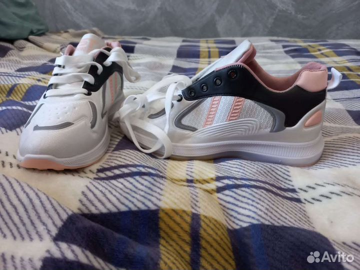 Кроссовки женские 40 размер новые