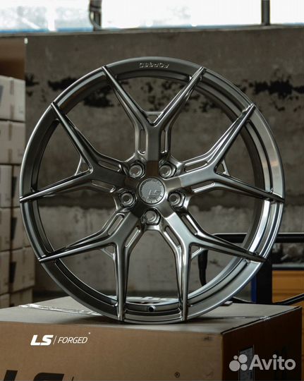 Кованые диски LS Forged R21 на Audi Q7 S8 Touareg