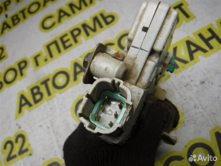 Замок двери задней левой Nissan Patrol (Y61) 1997