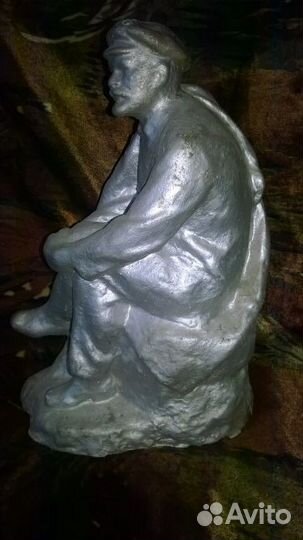 Скульптура В. И. Ленина