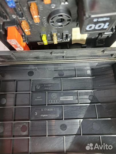 Блок предохранителей VW Passat (B6) 2005-2010