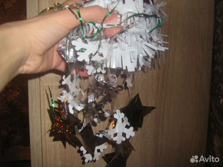 Гирлянда из глянцевых колпаков (Красный куб)