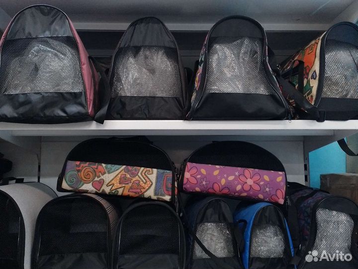 Переноски сумки и контейнеры для кошек и собак