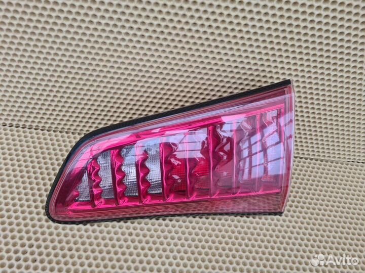 Фонарь в крышку багажника задний правый Infiniti