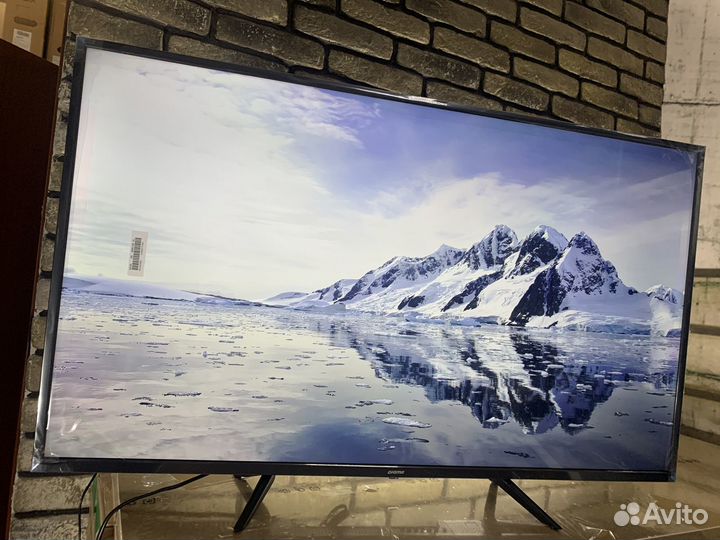 Телевизор 4K UHD 43 SMART заряженее Самсунга