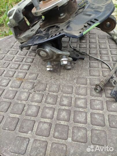 Передняя левая ступица в сборе с ссупортом