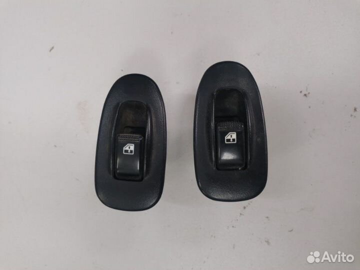 Кнопка стеклоподъемника правая Kia Spectra седан