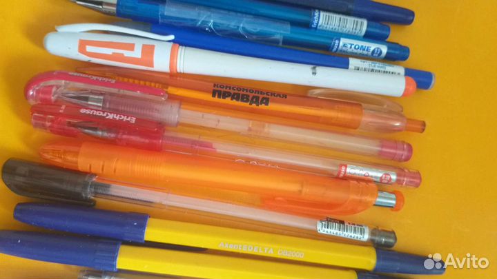 Разные ручки канцелярские