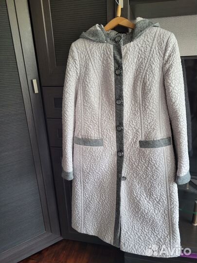 Женское демисезонное пальто