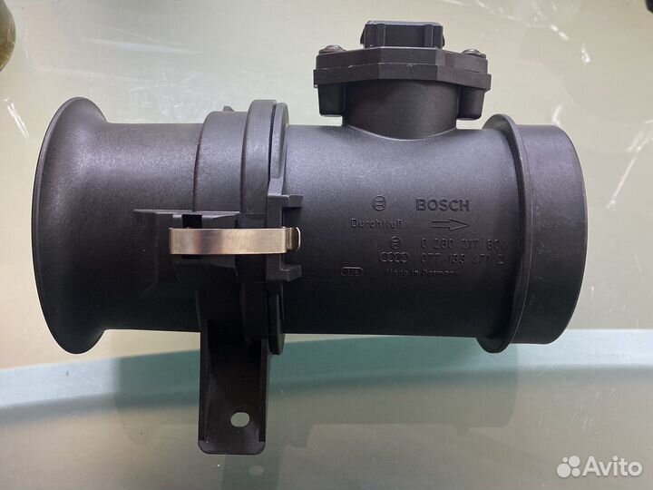 Датчик массового расхода воздуха audi A8