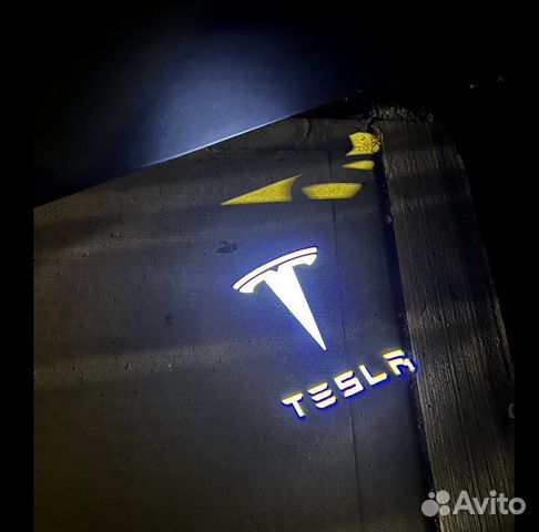 Подсветка двери Tesla Model X