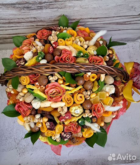 Букет из сухофруктов и орехов