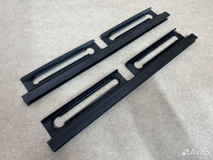 Обойма и держатель стекла двери ЗИЛ-157