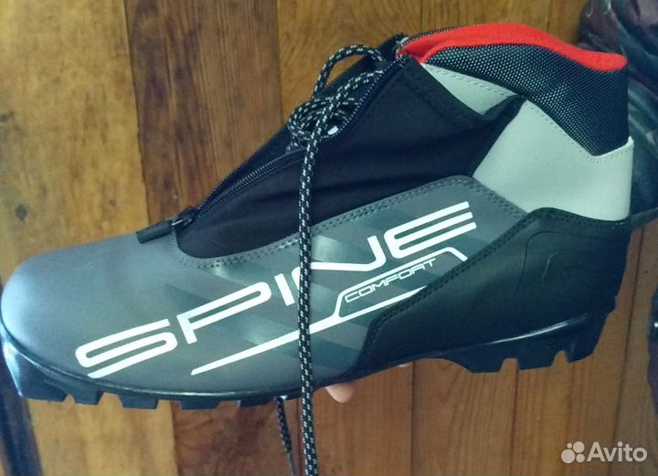 Лыжные ботинки