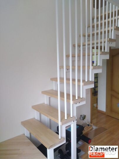 Парадная лестница между этажами