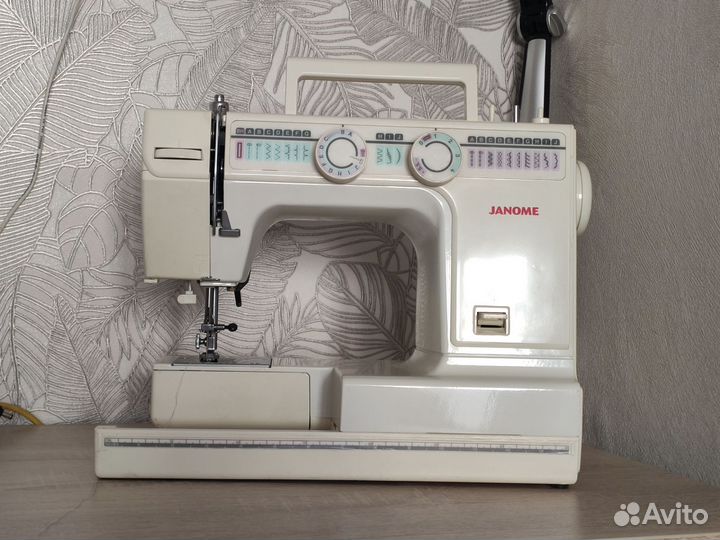 Швейная машинка janome