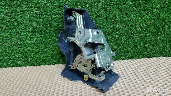 Замок двери задний левый Mercedes S320 W140