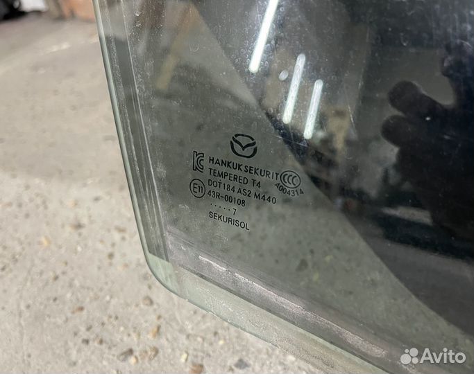 Секло переднее правое Mazda axela mazda3 bm