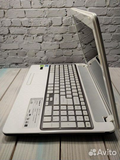 Packard Bell с широким экраном