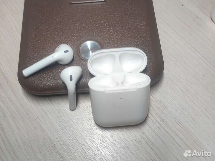 Беспроводные наушники apple airpods